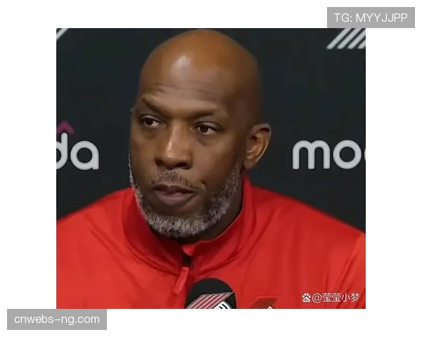 爵士新秀在首次执行关键边线球战术时失误，主帅赛后表示理解与鼓励