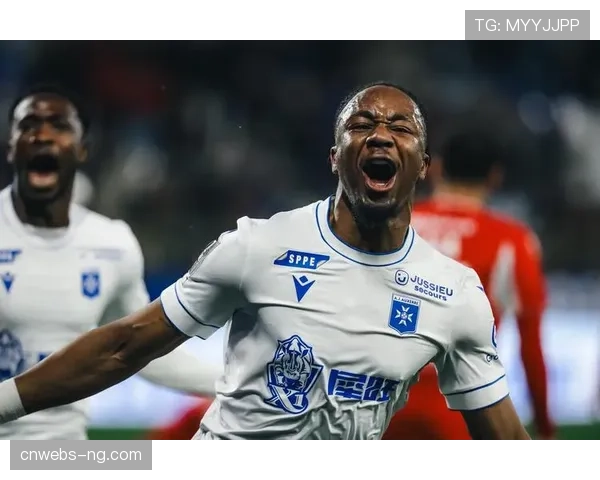 半场战报:里尔1-0领先布雷斯特,高效反击得手 半场战报:里尔1-0领先布雷斯特,高效反击得手